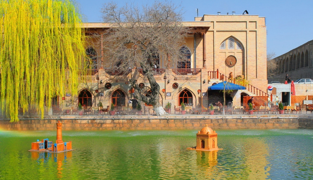 Lyabi-Khauz – the Pond of Magical Reflections