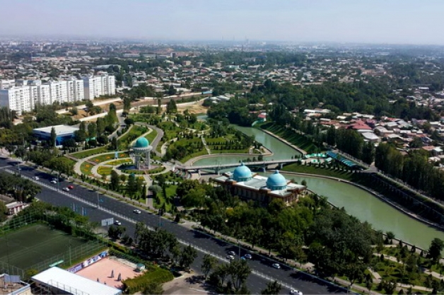 ウズベキスタンの都市間ヘリコプター便: